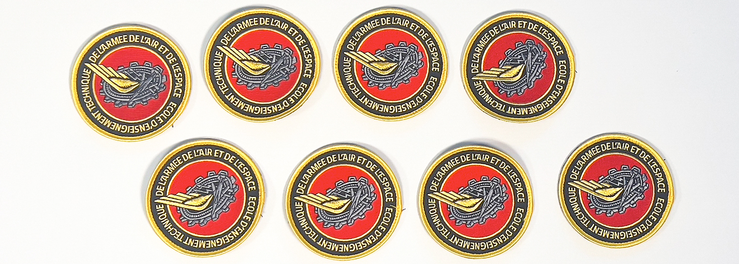 Combination of embroidered badges with a velcro finish for the Air and Space Force School